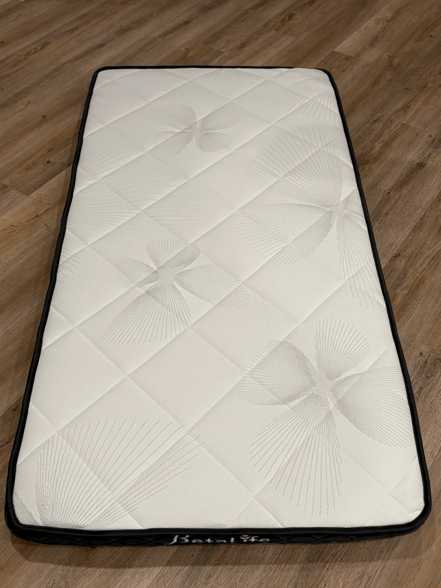 Grey/White — Claybeds